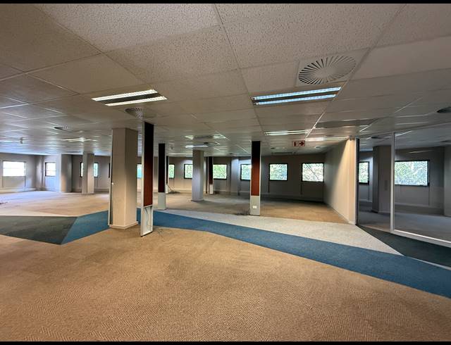 555M² OFFICE TO LET IN PARKTOWN